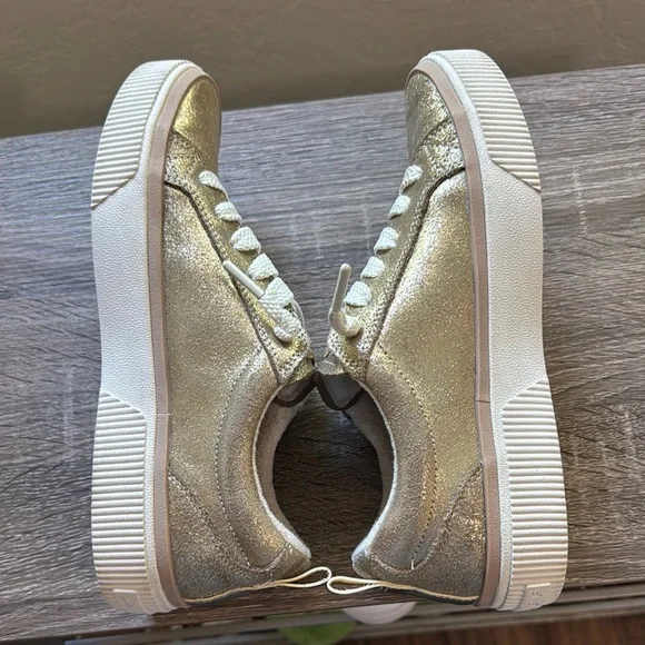 Reef Women's Lay Day Dawn Gold Sneakers - Picture 7 of 9